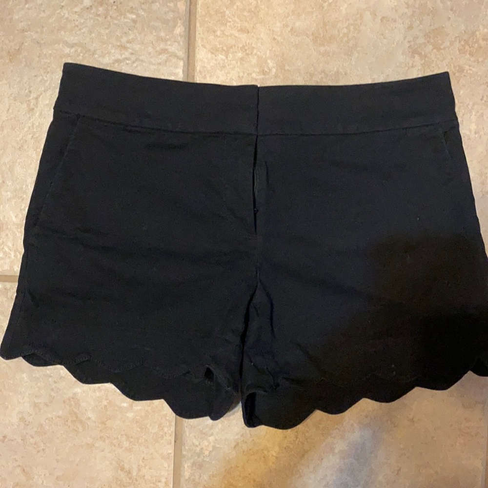 Size 4 scalloped bottom shorts